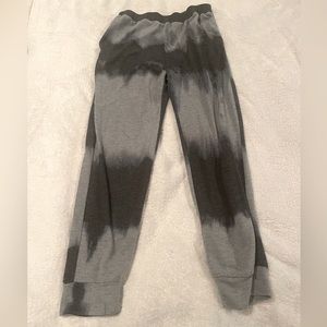 For All Seasons girls medium soft tie dye joggers (gray/black) with pockets